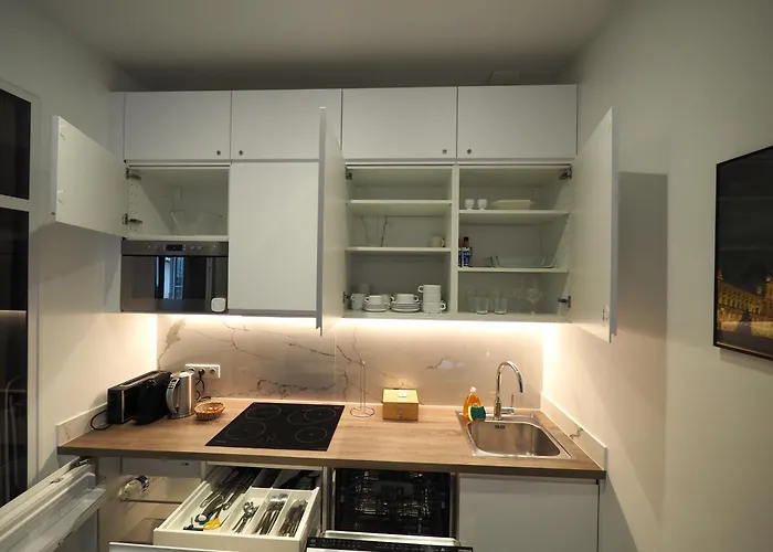 Апартаменты Saint Germain Elegant Chicsuites *